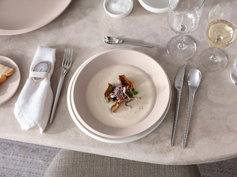 newmoon-plate-on-table-with-cream-soup villeroy-boch-chateau-septfontaines-soup-bowl-15-cm